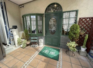 JR淡路駅徒歩2分！お洒落な外観・視認性良好◎1階美容室居抜き物件