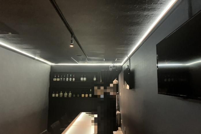 【中野区・中野駅徒歩4分】中央線×東西線利用可／1日約40万人ターミナル／飲食店839件の夜型商圏／内装美麗バー居抜き／カラオケ可能／約9.6坪2階店舗