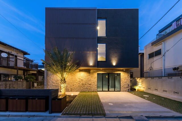 【市川市】京成⼋幡 徒歩1分/駅出てすぐ/⻄向き/天井⾼２.５ｍ以上/新築デザイナーズ物件