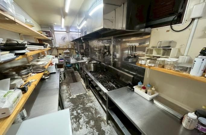 【江戸川区 葛西 居抜き】駅徒歩2分/1階路面26坪・賃料39.6万円/韓国料理店居抜き（競合少・即営業可）