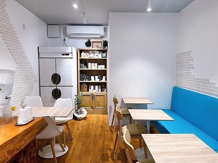 【港区 白金高輪 徒歩4分 居抜き】白金商店街1階路面×内装美麗カフェ／8.85坪／再開発エリアの希少小箱物件