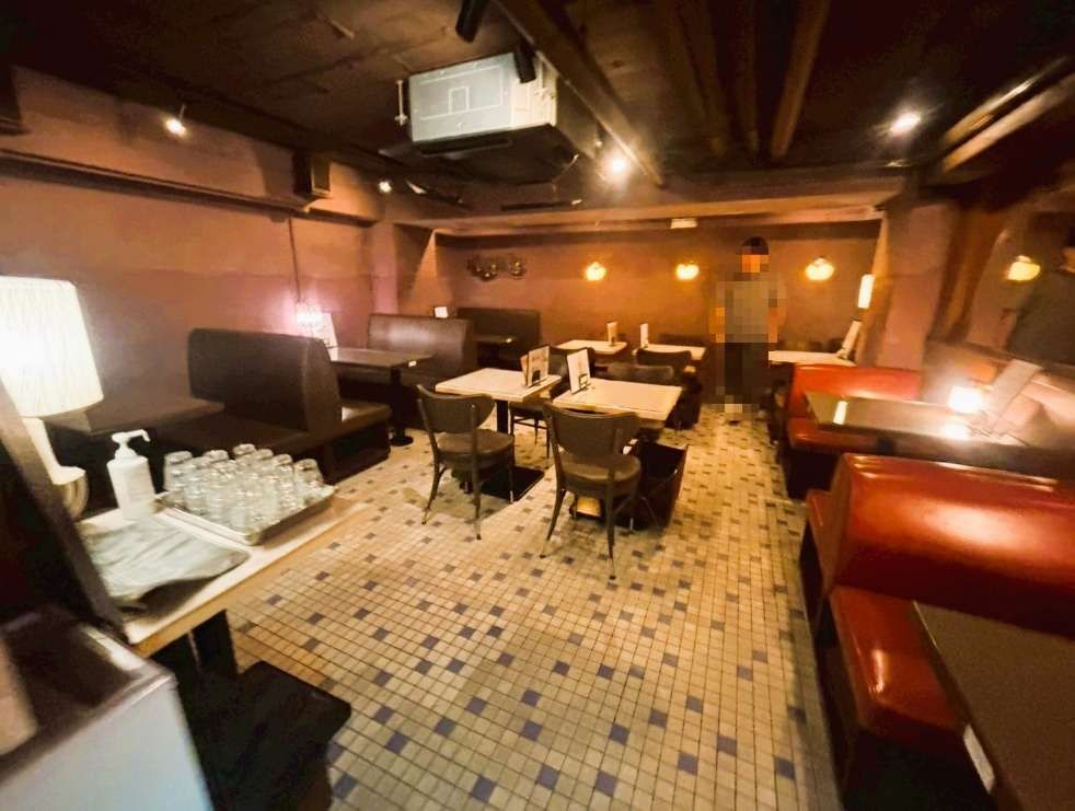 【神戸市中央区 元町駅 居抜き】徒歩4分・大丸前 三宮中央通り沿いの路面飲食店居抜き／レトロ喫茶内装・賃料値下げ