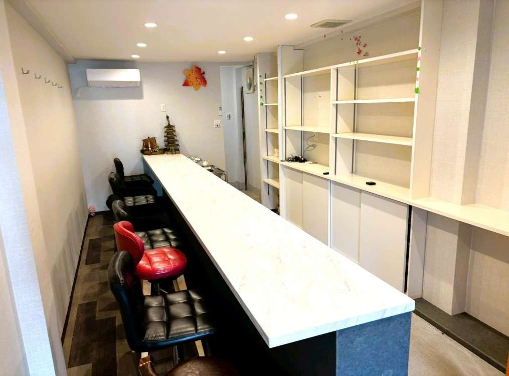 【神戸市兵庫区】新開地駅徒歩4分／1階路面／スナック居抜き／カラオケバー、スナック適地／約10.24坪