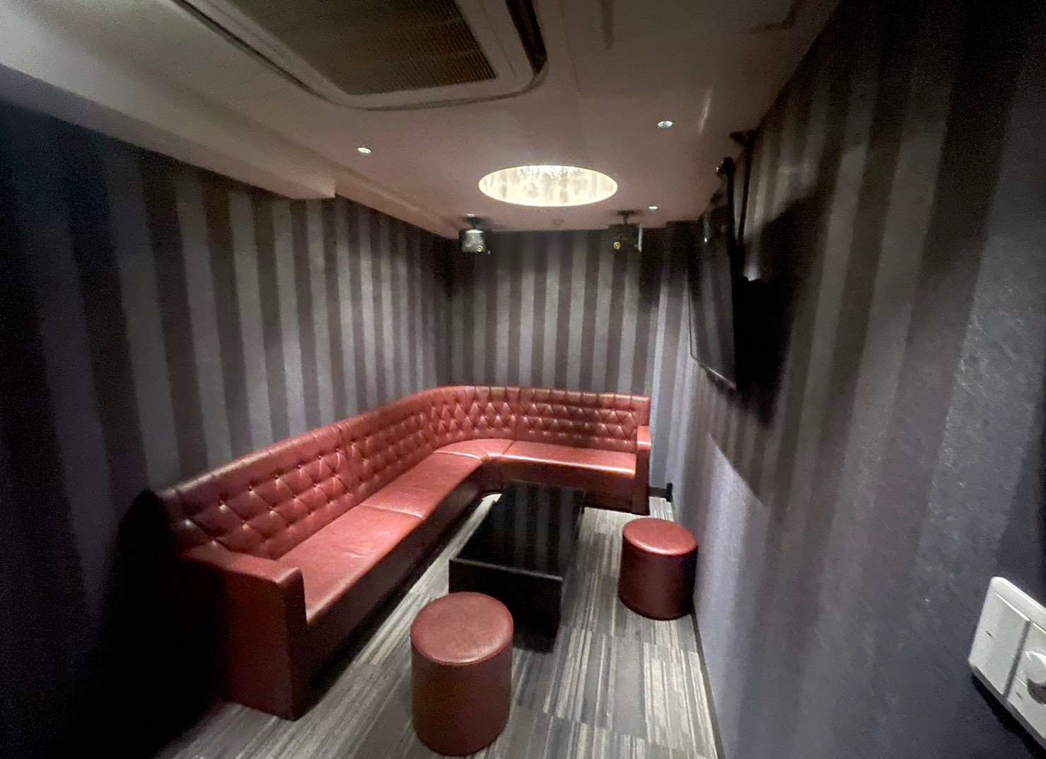 六本木駅徒歩2分！六本木通り沿いのBAR居抜き店舗物件