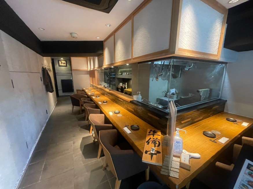 六本木駅徒歩8分！西麻布交差点至近の路面居酒屋居抜き店舗物件