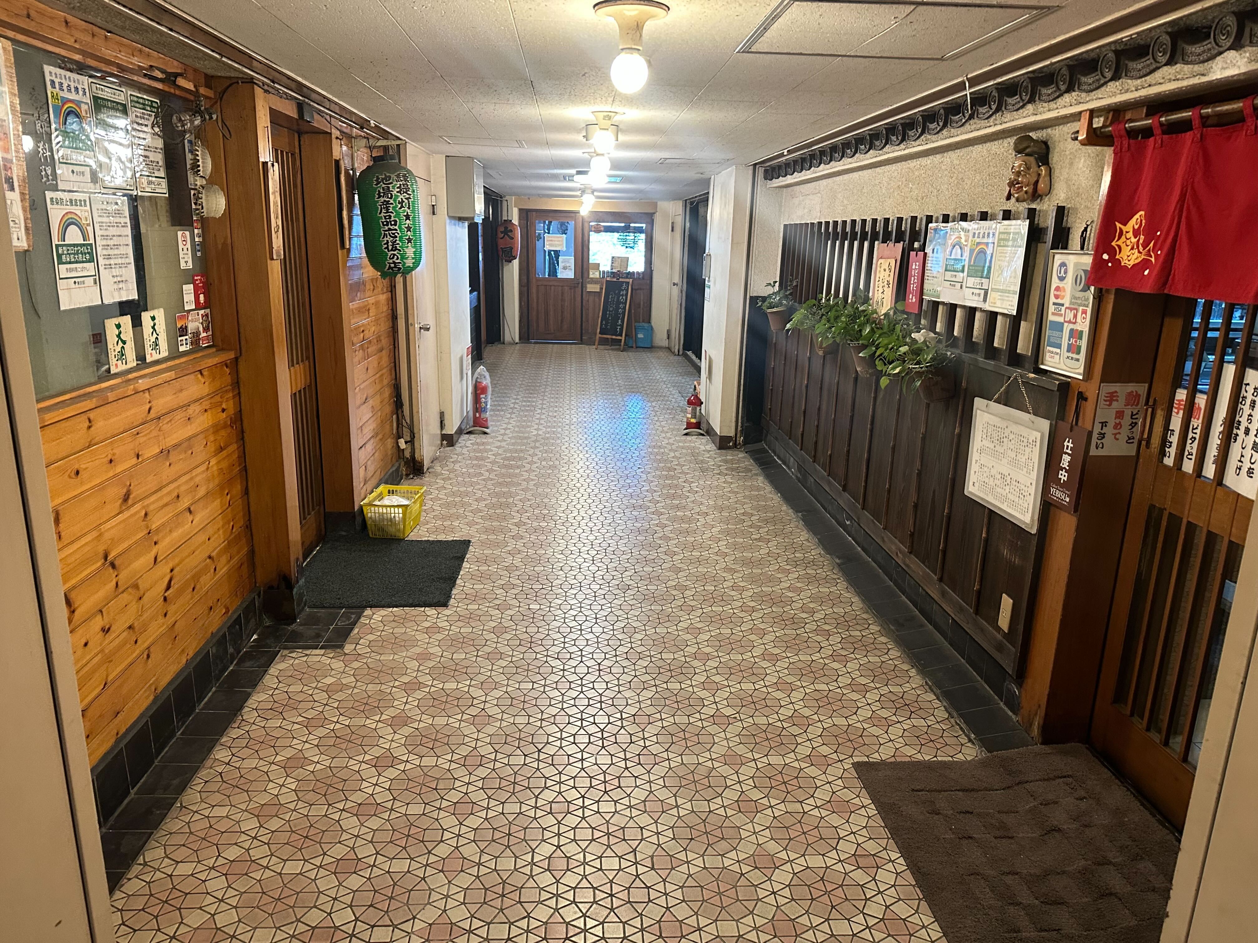 大森駅徒歩2分！複合型マンション内の中華料理店居抜き店舗物件