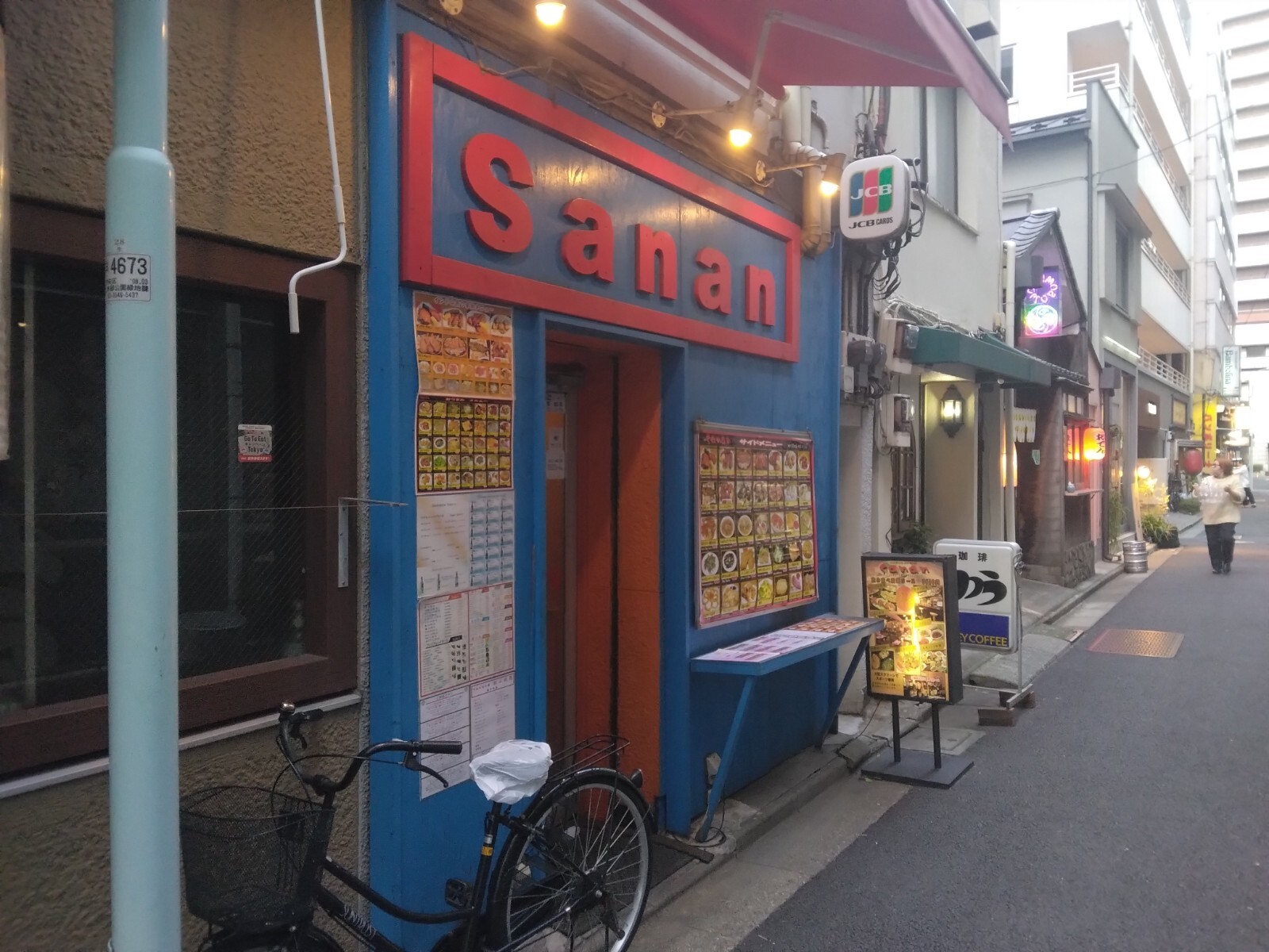 日本橋駅徒歩3分！1階路面の多国籍料理店居抜き店舗物件