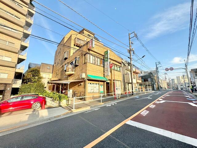 早稲田駅徒歩4分！都道府県道沿いに⾯し視認性◎角部屋スケルトン物件