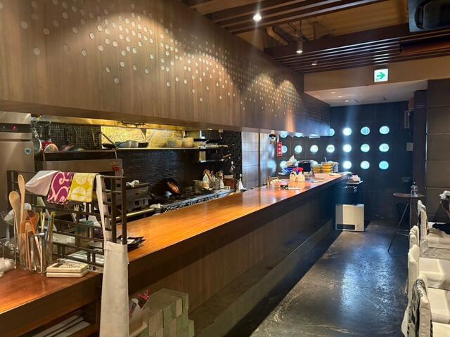 東白楽駅徒歩3分！内装美麗◎カウンター付き飲食店居抜き物件